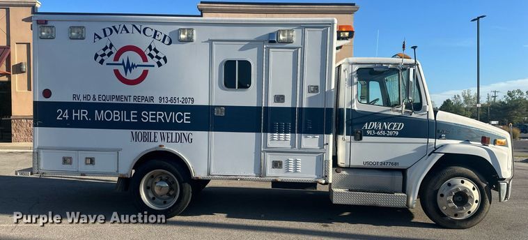 image for item DR2706 1994 Freightliner  Cascadia ambulance