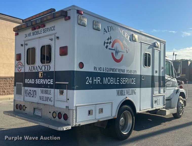 image for item DR2706 1994 Freightliner  Cascadia ambulance