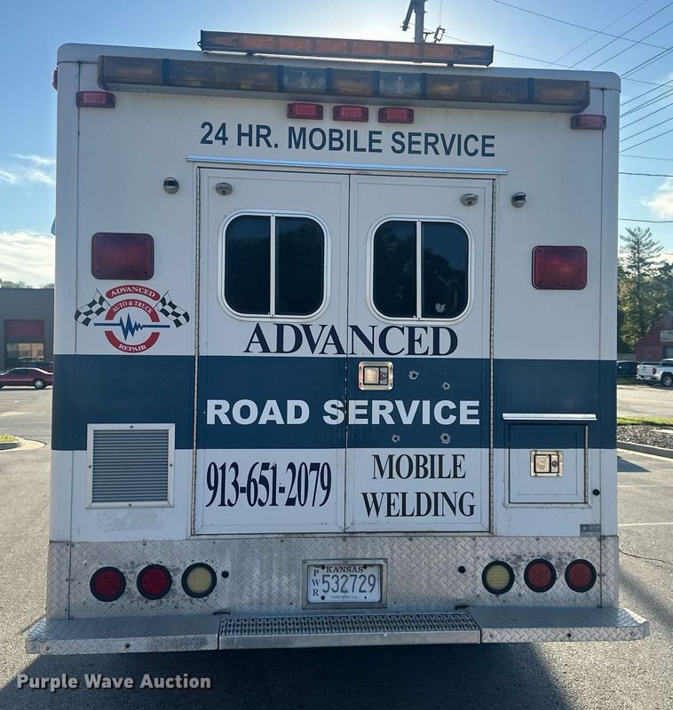 image for item DR2706 1994 Freightliner  Cascadia ambulance