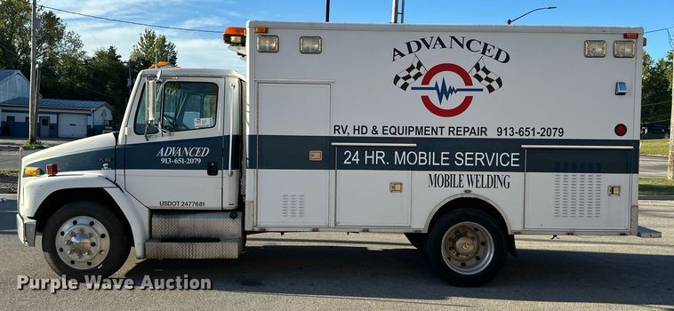 image for item DR2706 1994 Freightliner  Cascadia ambulance