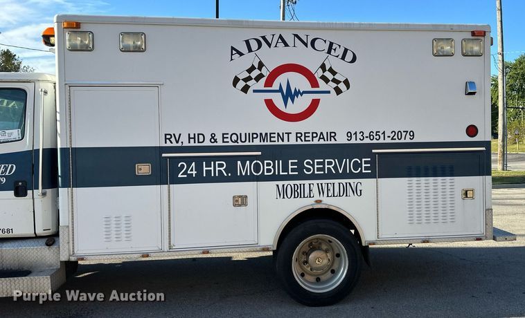 image for item DR2706 1994 Freightliner  Cascadia ambulance