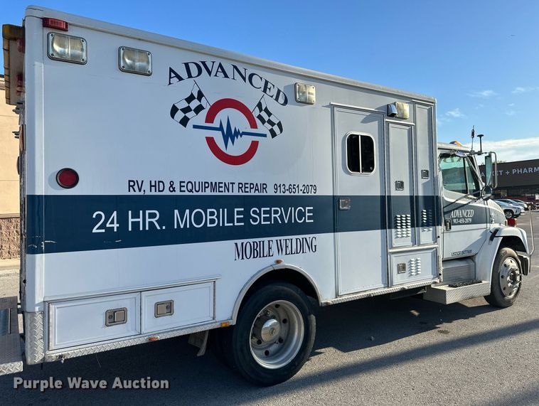 image for item DR2706 1994 Freightliner  Cascadia ambulance