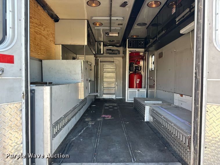 image for item DR2706 1994 Freightliner  Cascadia ambulance