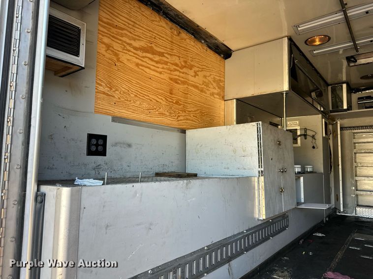 image for item DR2706 1994 Freightliner  Cascadia ambulance