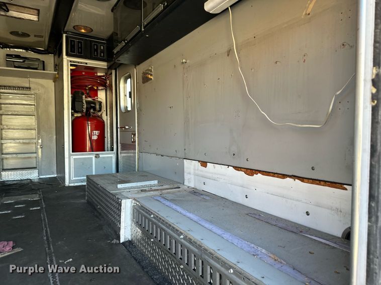 image for item DR2706 1994 Freightliner  Cascadia ambulance