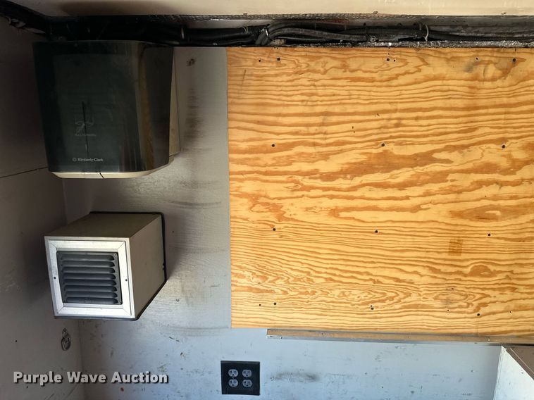 image for item DR2706 1994 Freightliner  Cascadia ambulance