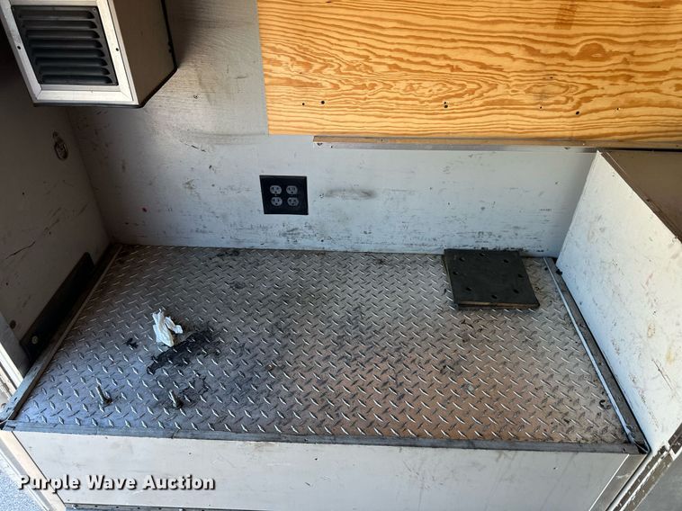 image for item DR2706 1994 Freightliner  Cascadia ambulance