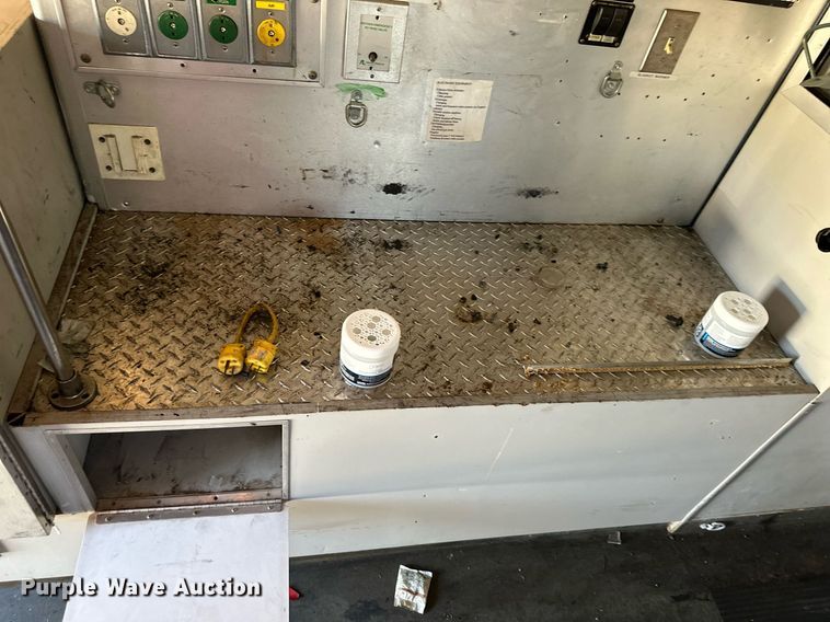 image for item DR2706 1994 Freightliner  Cascadia ambulance