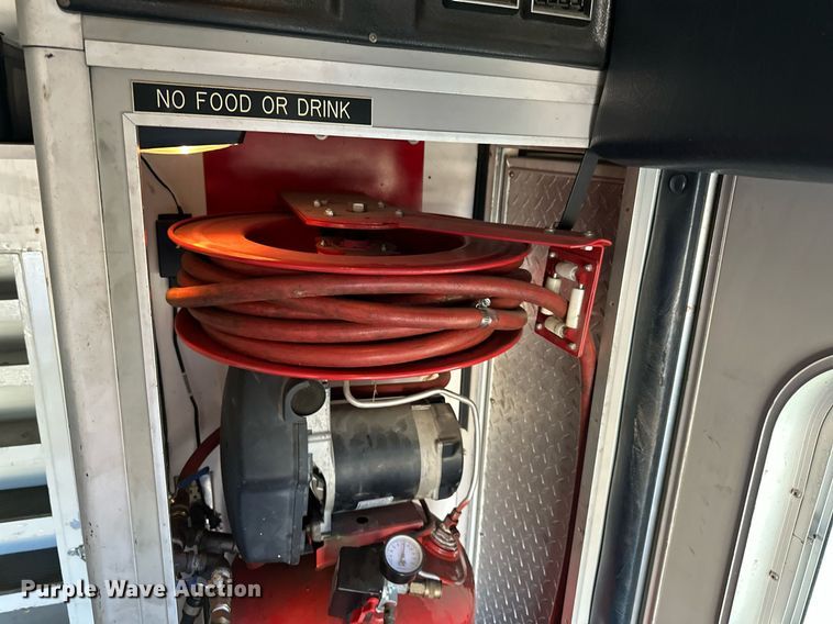 image for item DR2706 1994 Freightliner  Cascadia ambulance