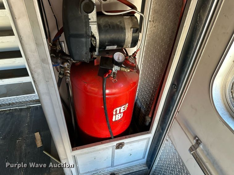 image for item DR2706 1994 Freightliner  Cascadia ambulance