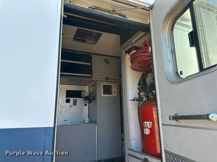 image for item DR2706 1994 Freightliner  Cascadia ambulance