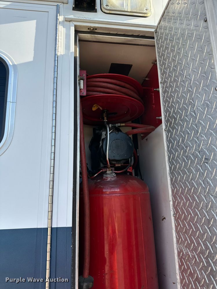 image for item DR2706 1994 Freightliner  Cascadia ambulance