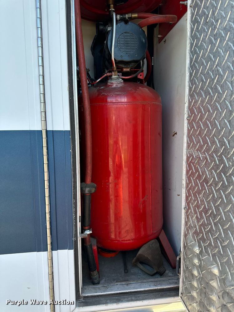 image for item DR2706 1994 Freightliner  Cascadia ambulance