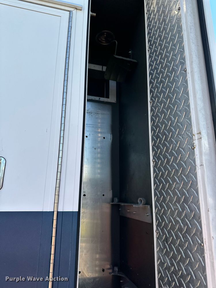 image for item DR2706 1994 Freightliner  Cascadia ambulance