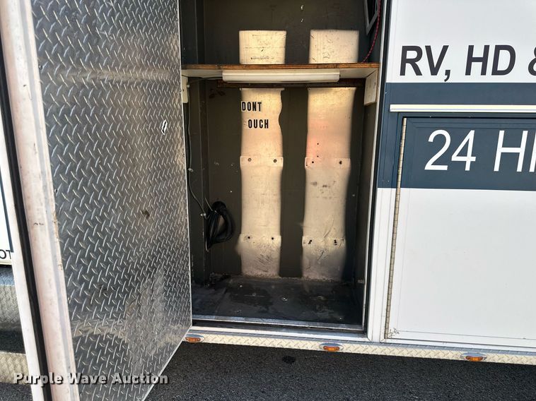 image for item DR2706 1994 Freightliner  Cascadia ambulance