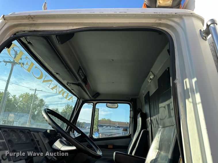 image for item DR2706 1994 Freightliner  Cascadia ambulance