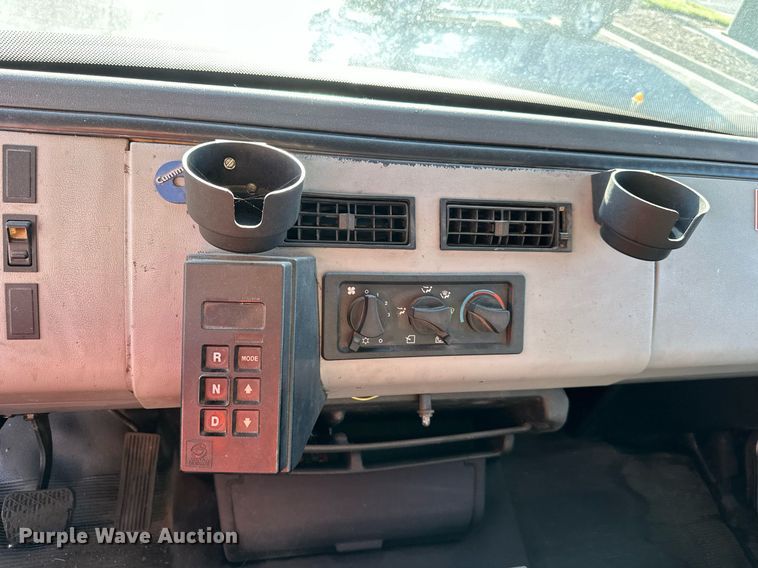 image for item DR2706 1994 Freightliner  Cascadia ambulance