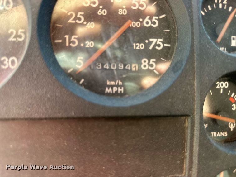 image for item DR2706 1994 Freightliner  Cascadia ambulance