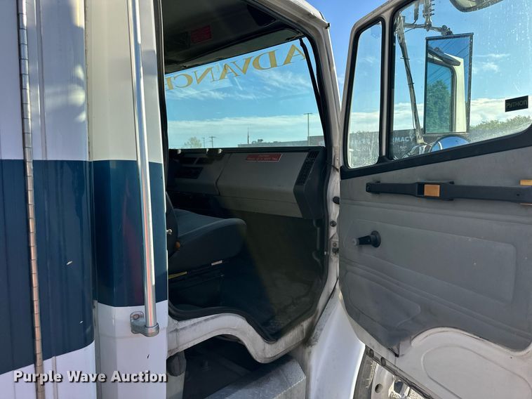 image for item DR2706 1994 Freightliner  Cascadia ambulance