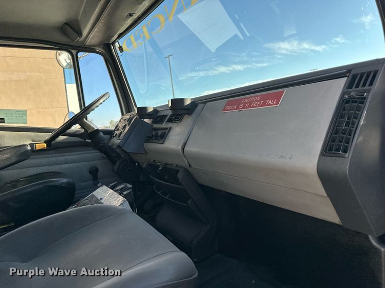 image for item DR2706 1994 Freightliner  Cascadia ambulance