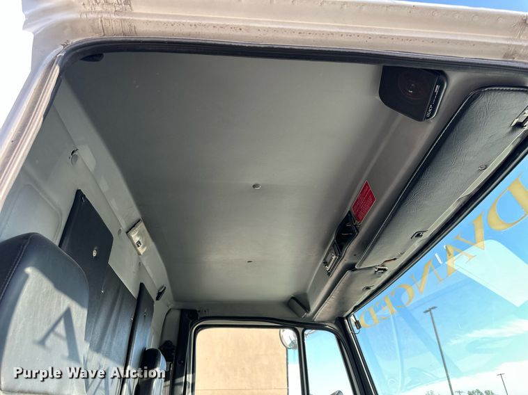 image for item DR2706 1994 Freightliner  Cascadia ambulance