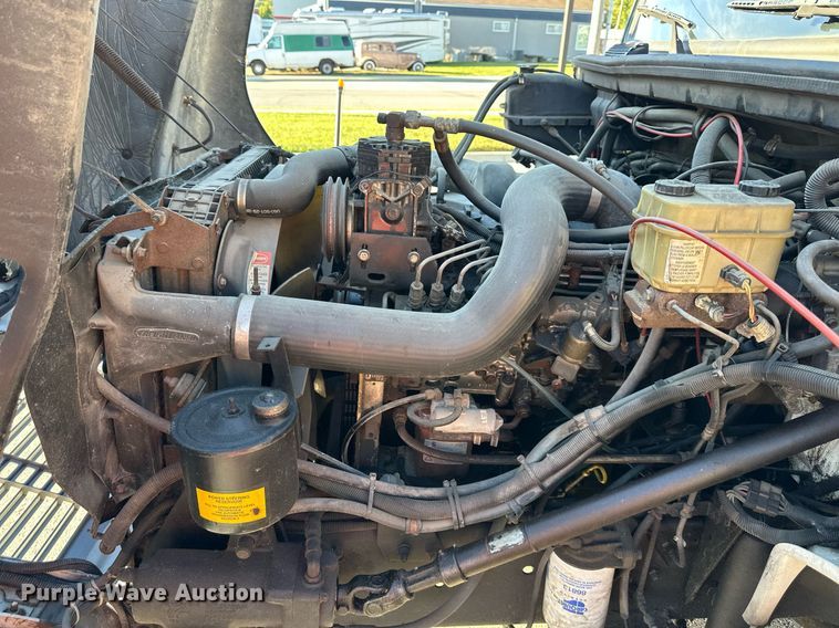 image for item DR2706 1994 Freightliner  Cascadia ambulance