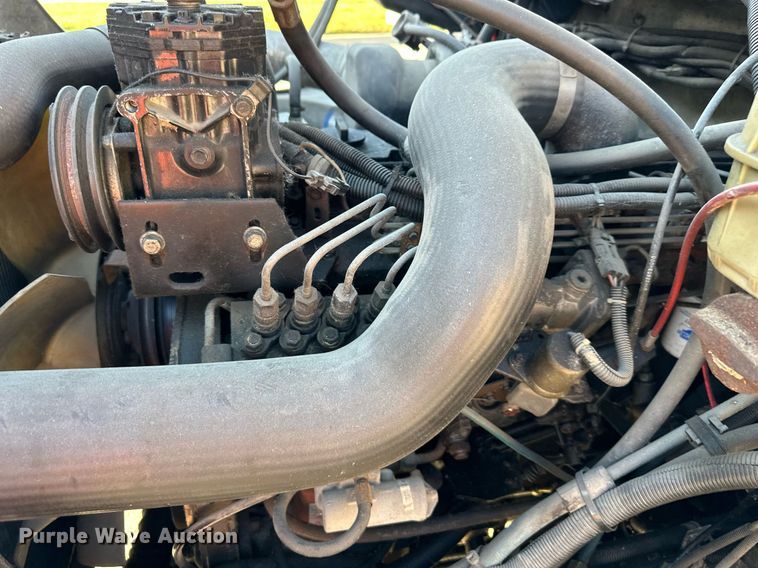 image for item DR2706 1994 Freightliner  Cascadia ambulance