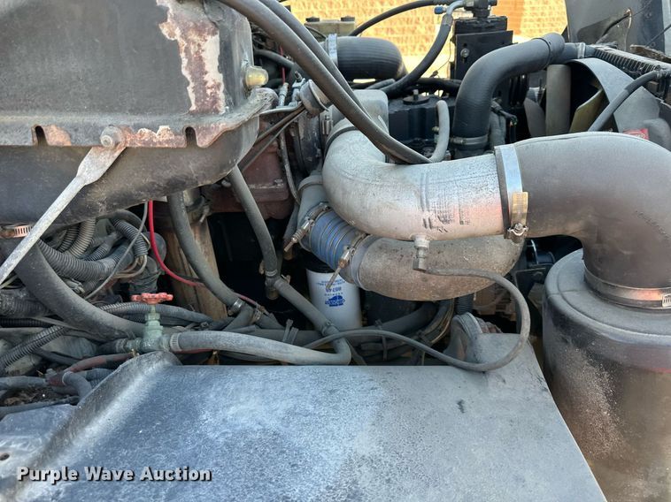 image for item DR2706 1994 Freightliner  Cascadia ambulance