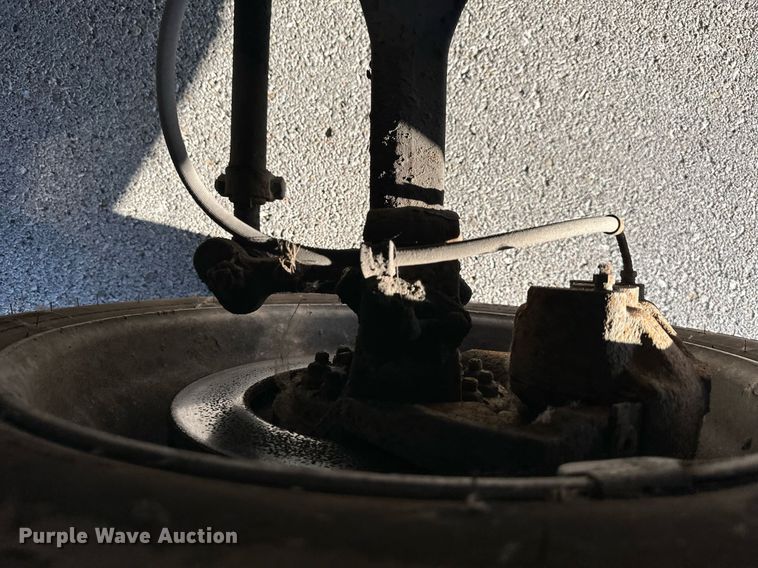 image for item DR2706 1994 Freightliner  Cascadia ambulance