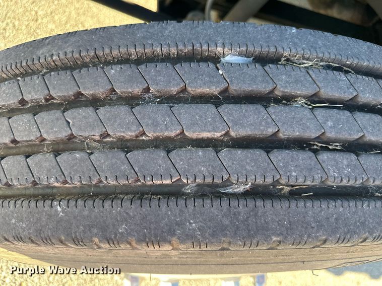 image for item DR2706 1994 Freightliner  Cascadia ambulance