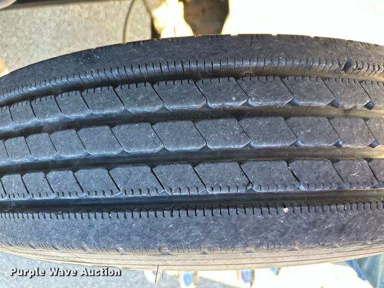 image for item DR2706 1994 Freightliner  Cascadia ambulance