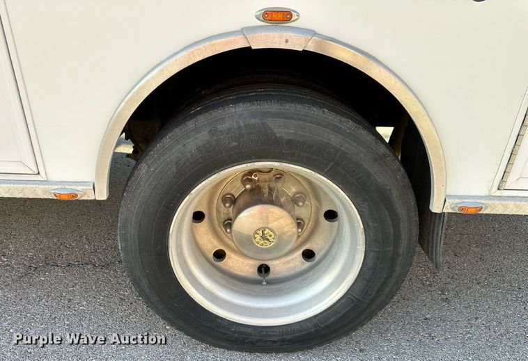 image for item DR2706 1994 Freightliner  Cascadia ambulance