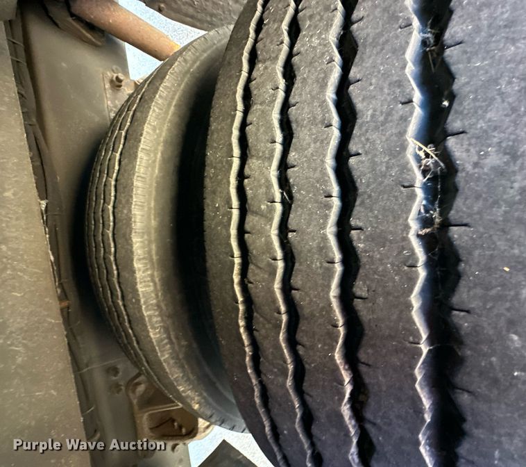 image for item DR2706 1994 Freightliner  Cascadia ambulance