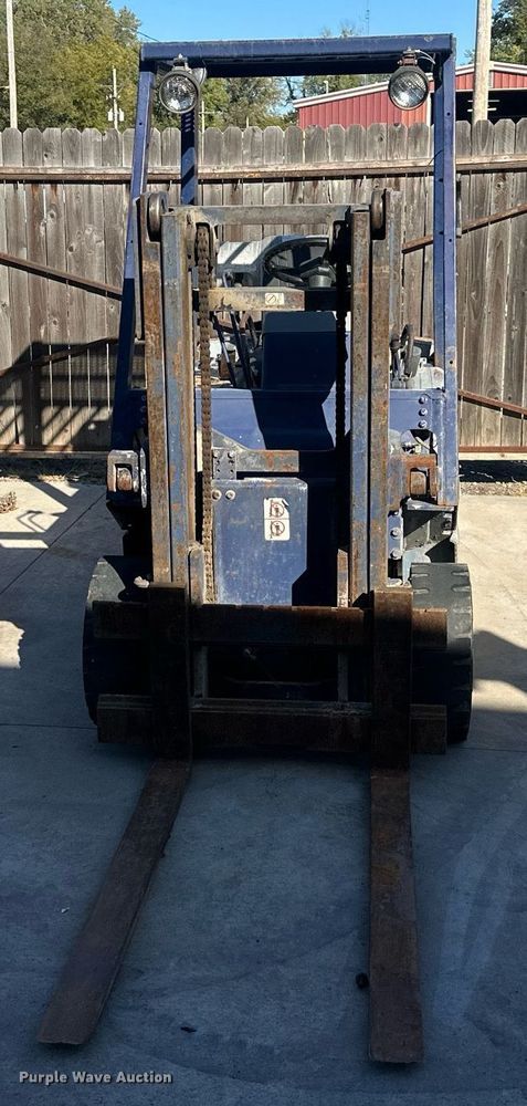 image for item DR2718 Komatsu FG25S-11 forklift