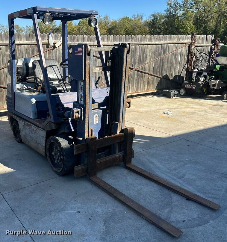 image for item DR2718 Komatsu FG25S-11 forklift