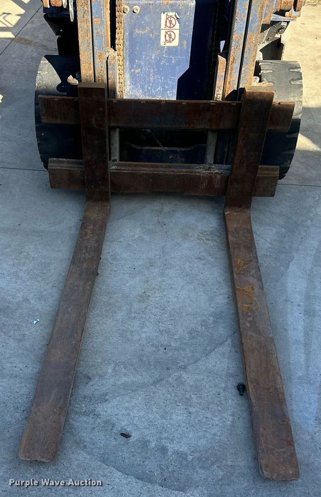 image for item DR2718 Komatsu FG25S-11 forklift