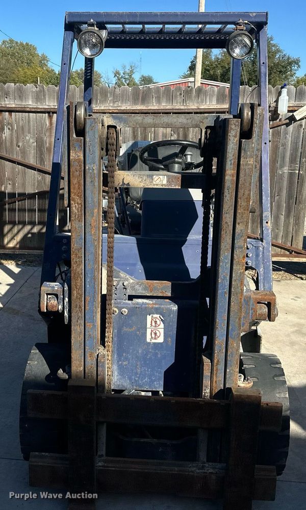 image for item DR2718 Komatsu FG25S-11 forklift