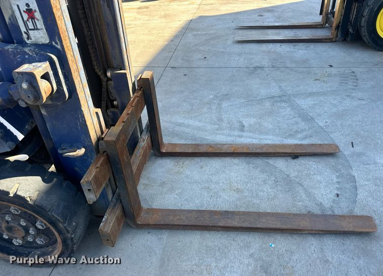 image for item DR2718 Komatsu FG25S-11 forklift