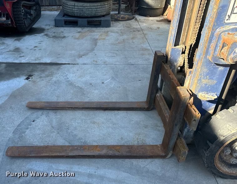 image for item DR2718 Komatsu FG25S-11 forklift