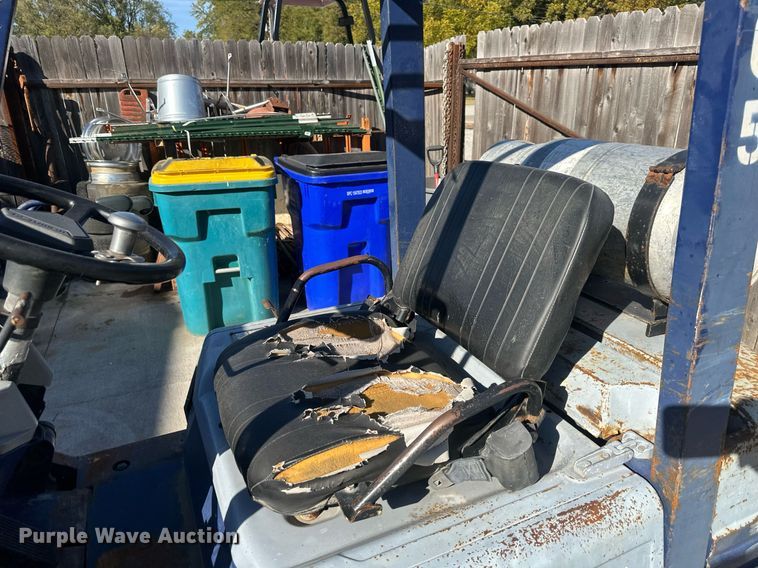 image for item DR2718 Komatsu FG25S-11 forklift