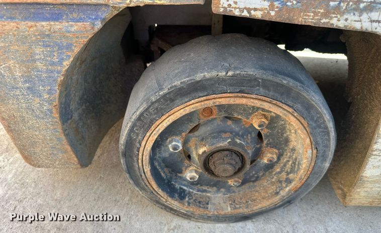 image for item DR2718 Komatsu FG25S-11 forklift