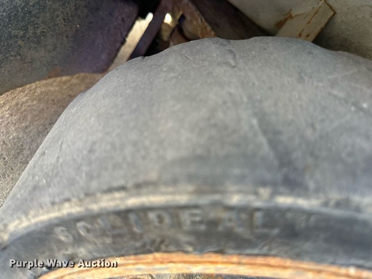 image for item DR2718 Komatsu FG25S-11 forklift