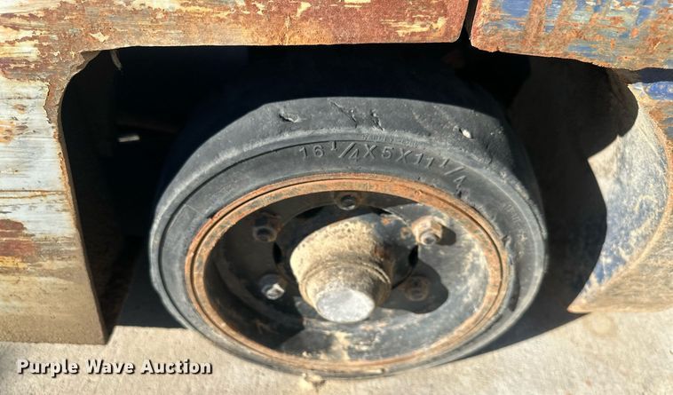 image for item DR2718 Komatsu FG25S-11 forklift