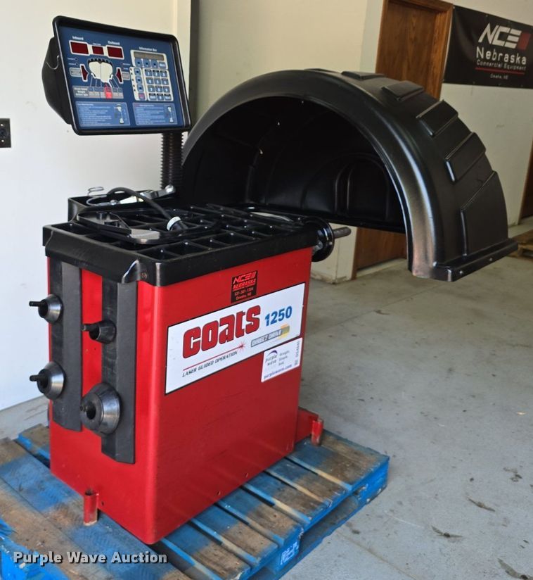 image for item DS4845 Coats 1250 Direct Drive tire balancer