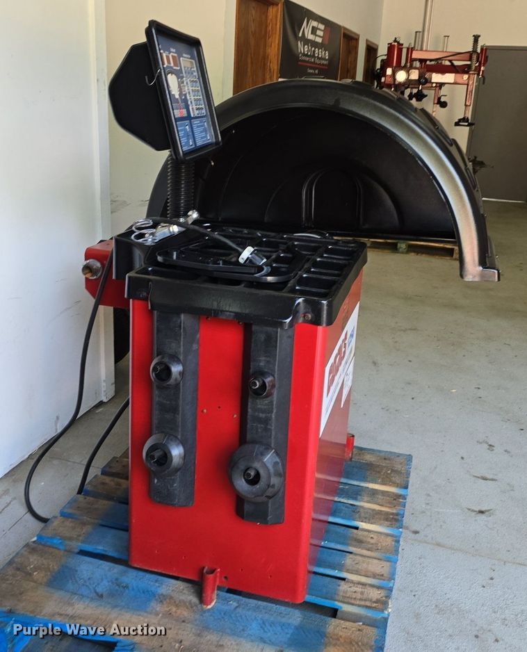 image for item DS4845 Coats 1250 Direct Drive tire balancer