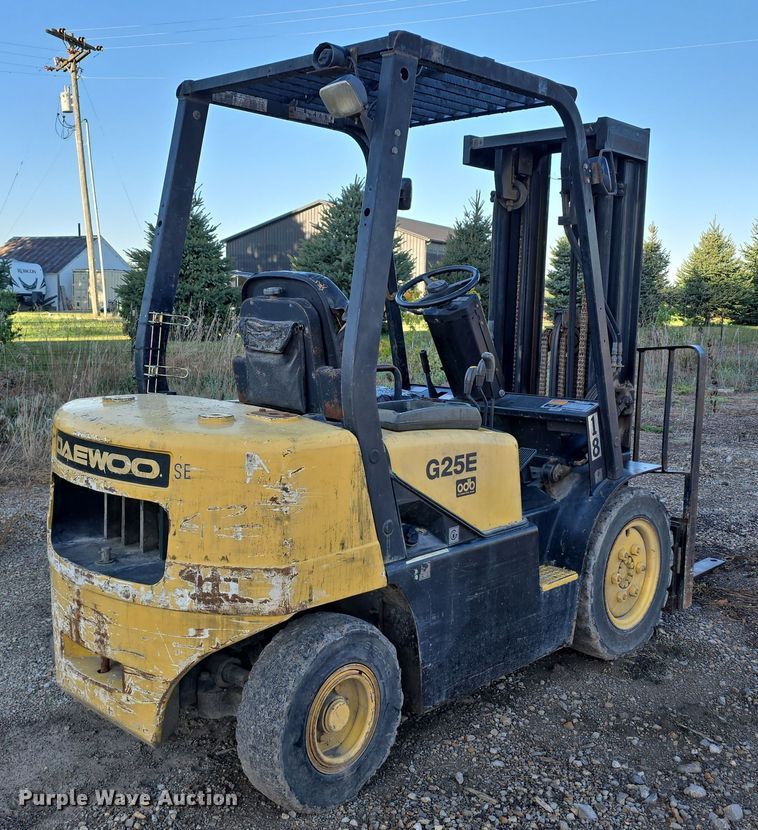 image for item DS4877 Daewoo G25E-3 forklift