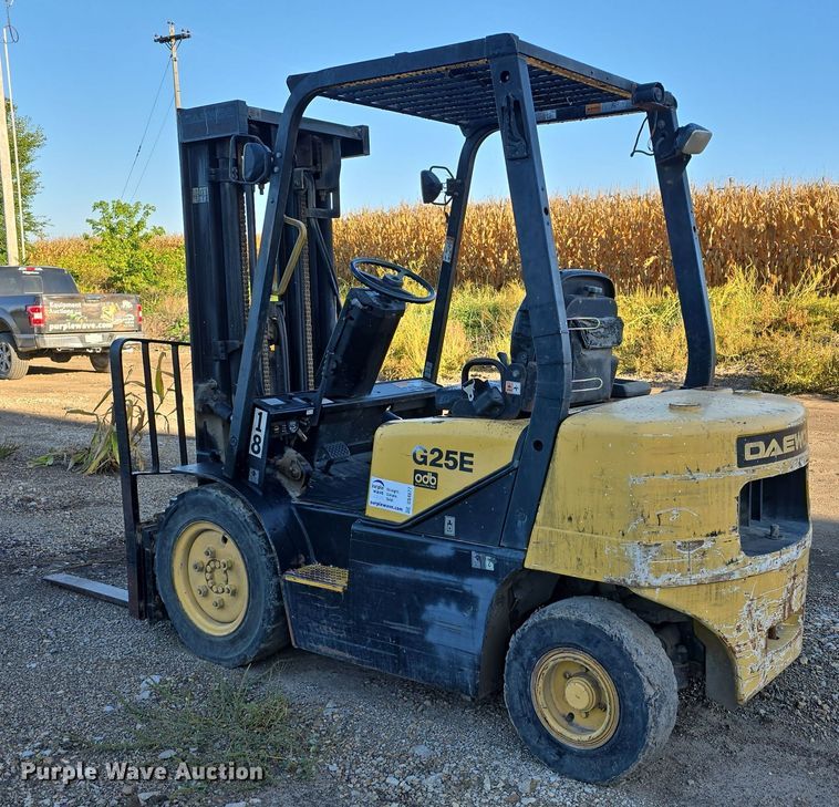 image for item DS4877 Daewoo G25E-3 forklift