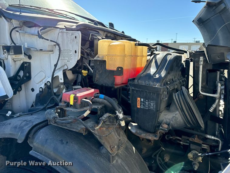 image for item DT2023 2018 Ford F650 Super Duty  box truck