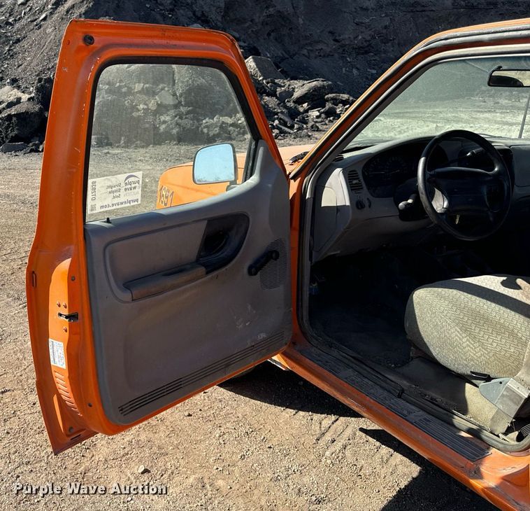 image for item DT2038 1995 Ford Ranger XL pickup truck