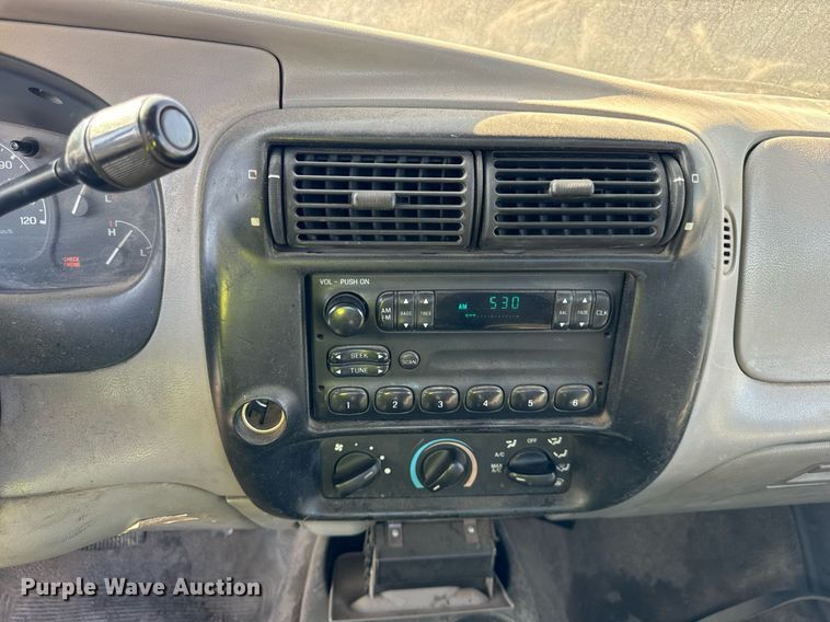 image for item DT2038 1995 Ford Ranger XL pickup truck